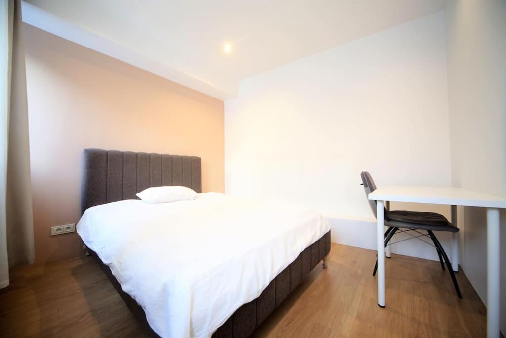 Two Bedroom / Old Town With Private Terrace Apartment *